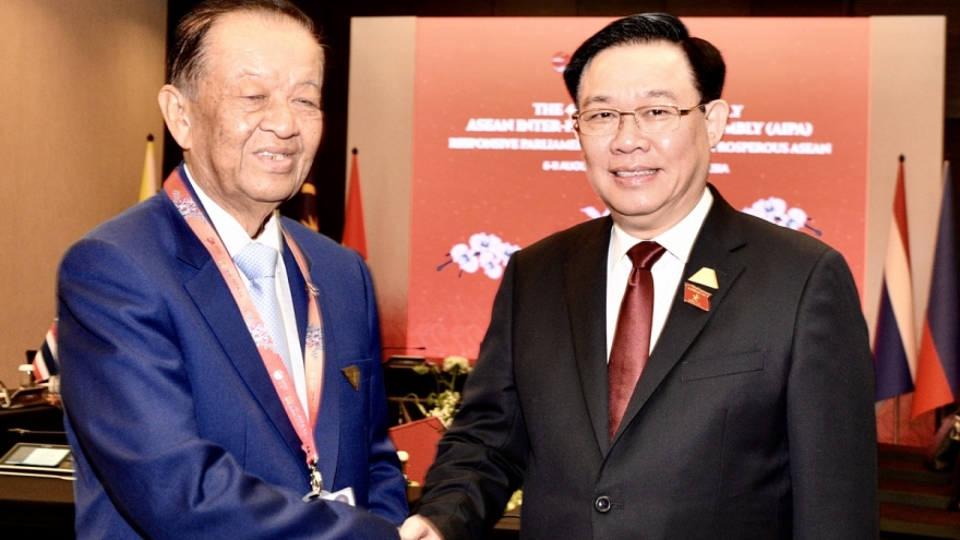 Top Vietnamese legislator meets with Thai House Speaker